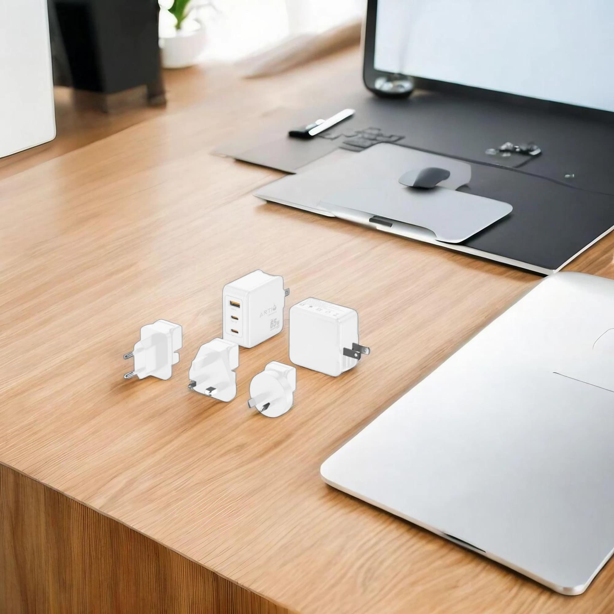 Trivolt-Echo White Adapter AC100-240V-50/60Hz 1.6A Max