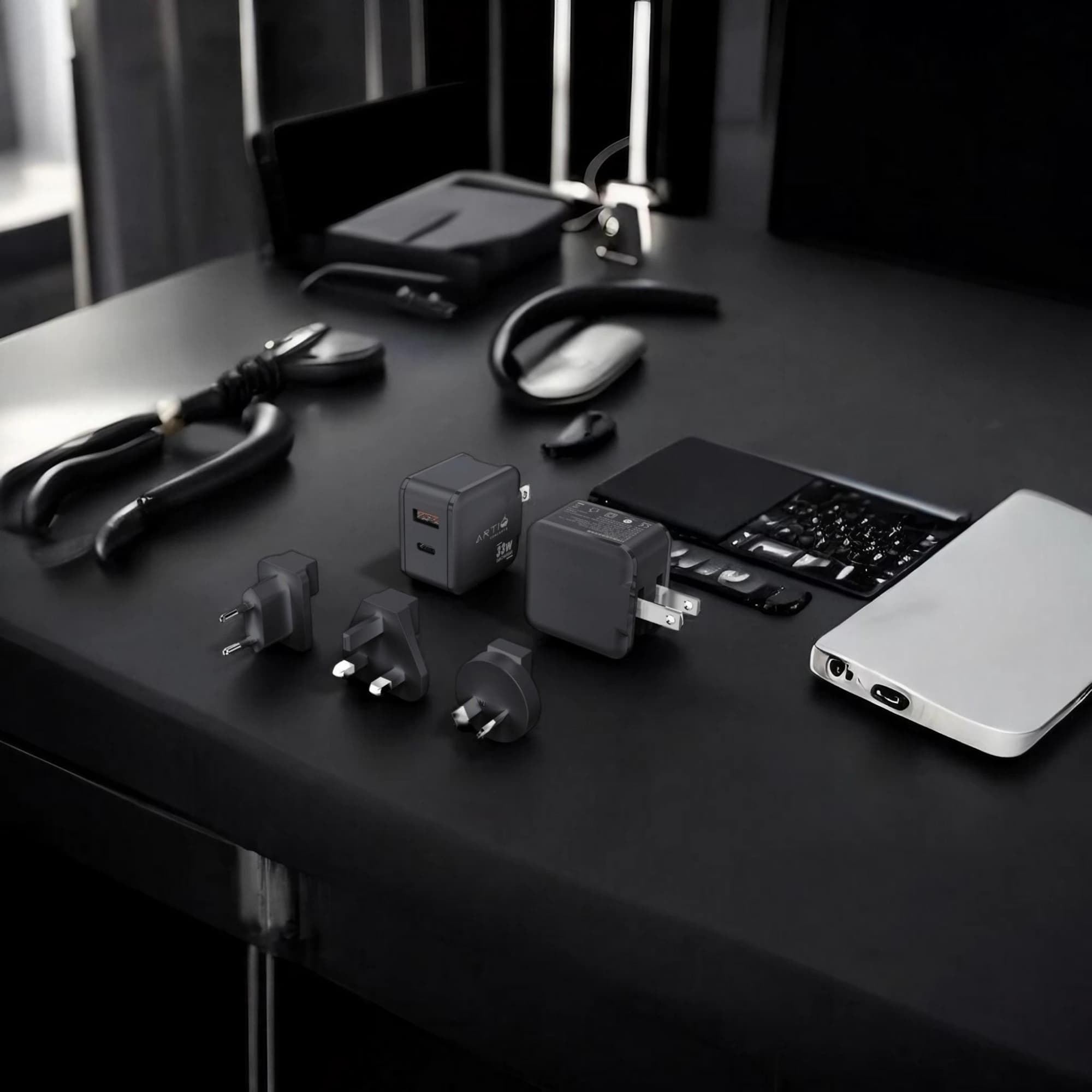 Trivolt-Midnight Black Adapter AC100-240V 50/60Hz, 0.8A Max